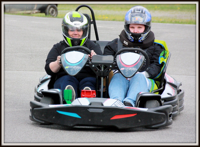 Karting du grand arc idée cadeaux Pour une personne à mobilité réduite ou « handi » Karting du grand arc idée cadeaux Pour une personne à mobilité réduite ou « handi »